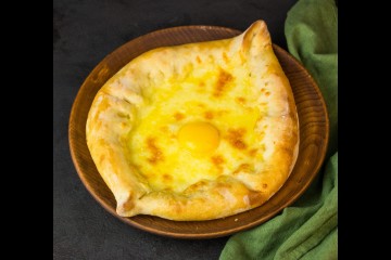 Лодочка с сыром и яйцом